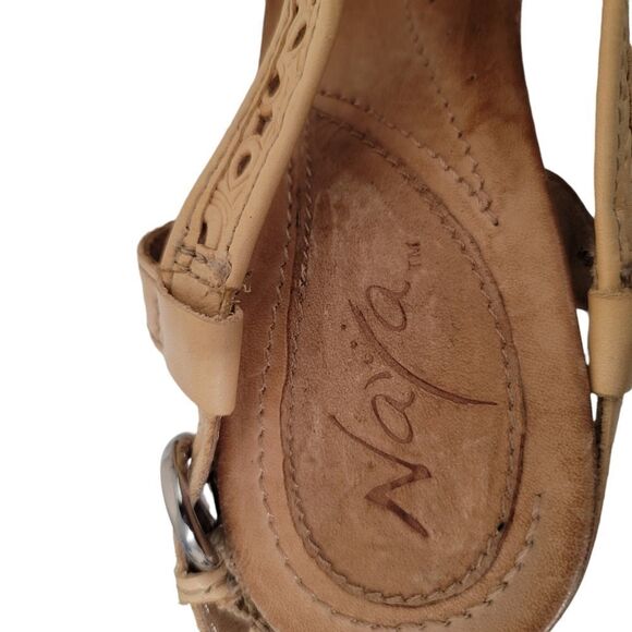 Naya Light-tan Sandals with a Block Heel 10M - Picture 6 of 7